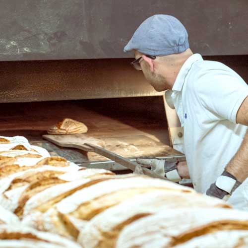Artisans-Boulangers et fournils de grande surface : Depuis trois générations, Périgord Farine – Minoterie Allafort est au service de la boulangerie artisanale proposant une gamme de farine de qualité.