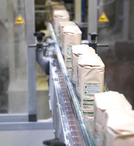 Périgord Farine Minoterie Allafort. Production de sachets de farines pour les GMS à Busserolles en Dordogne.